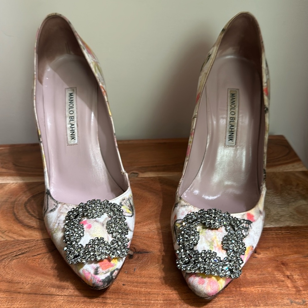 Manolo Blahnik Hangisi with Dustbag.